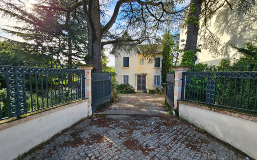 Maison Bourgeoise 7 pièces sur parcelle 1638 m² CREPIEUX
