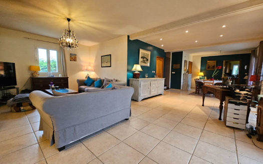 Maison récente 195 m² NEYRON