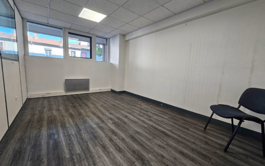 Bureaux rénovés 230 m² avec parkings Bachut / Monplaisir