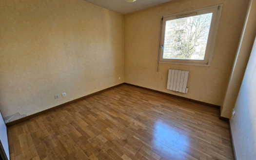 T3 à rénover proche métro République