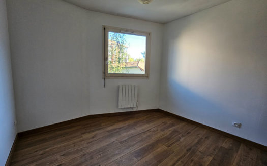 T3 à rénover proche métro République