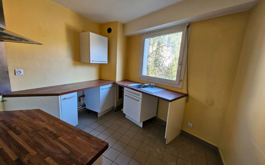 T3 à rénover proche métro République