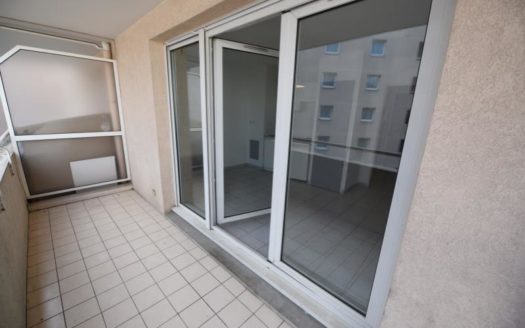 Studio récent avec parking Charpennes / 6ème