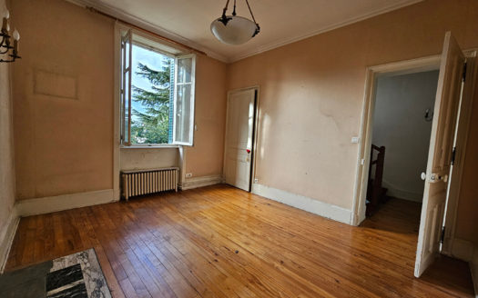 Maison Bourgeoise 7 pièces sur parcelle 1638 m² CREPIEUX