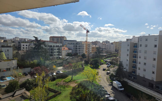 T3 récent étage avec vue Lyon 8