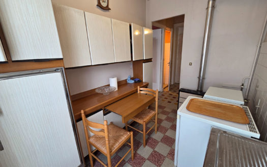 Studio à rénover métro Foch