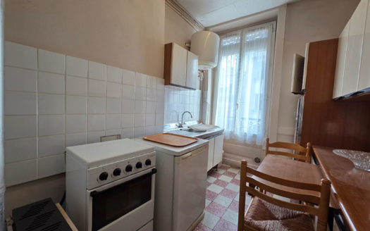 Studio à rénover métro Foch